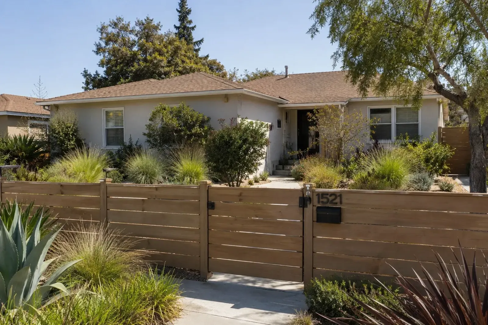 Custom wood fence and gate project by Wood Fence & Gate in El Segundo, CA